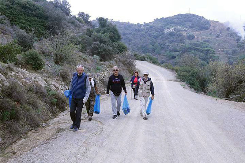 Gümüşlüklü çevreciler Dereköy'de çevre temizliği yaptı 3
