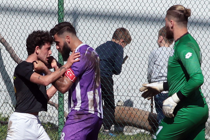 Gümüşlükspor - Yeni Milasspor karşılaşması kavga 2 - Fotoğraf: Yalçın Çakır