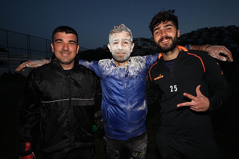Gümüşlükspor yardımcı antrenörü Ali Cihan Kayaş'a sürpriz doğum günü - Fotoğraf: Yalçın Çakır 19