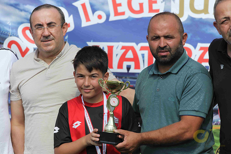 Ege Junior Cup Futbol Turnuvası ödül töreni,  Menteşe Yerküpe Beşpınar Spor Kulübü Başkanı Hüzeyin Serim