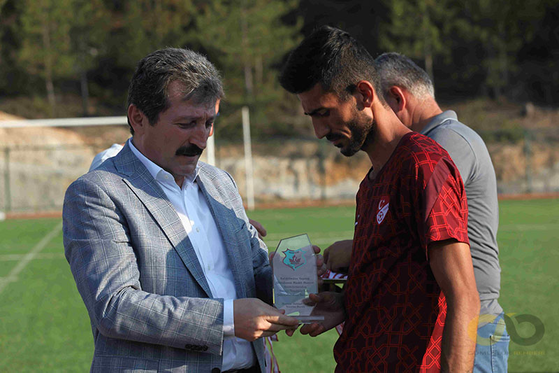 Ege Junior Cup Futbol Turnuvası ödül töreni, Menteşe Yerküpe Beşpınar Spor Kulübü teknik direktörü Ufuk Özseçen