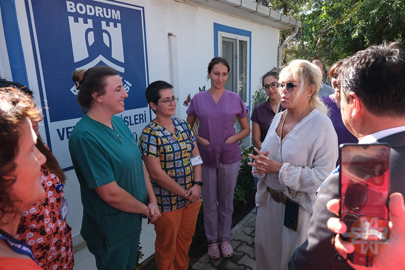 Visit to the shelter from superstar Ajda Pekkan