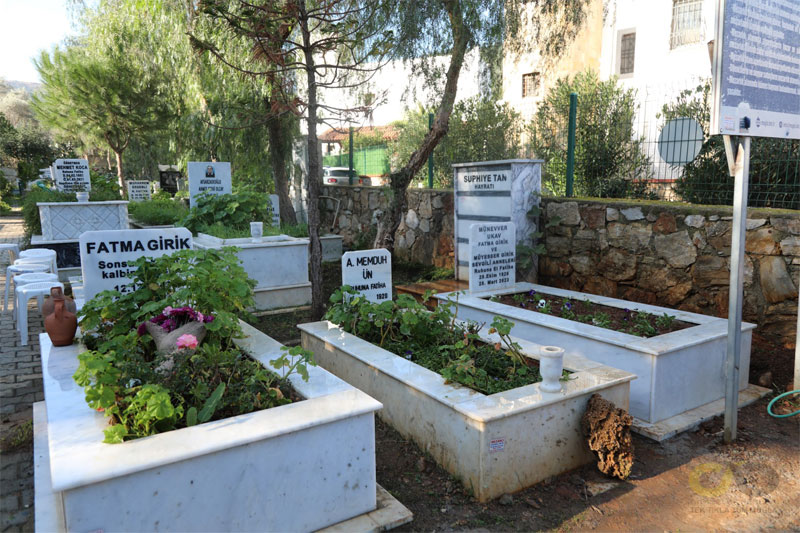 Commemorated at the grave of Fatma Girik