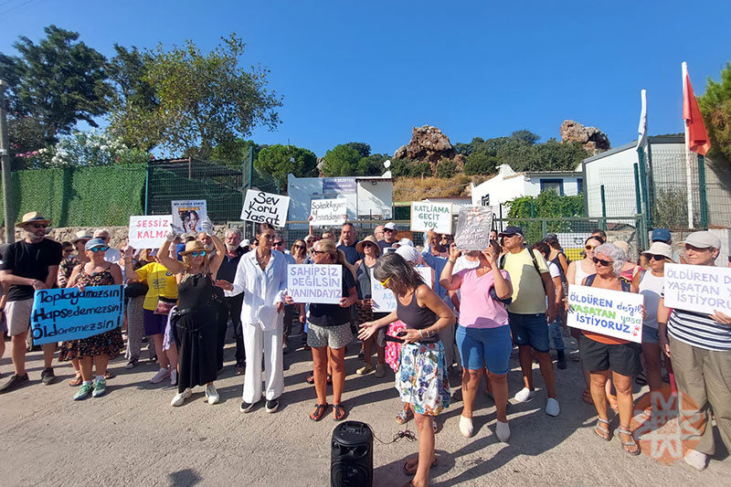 Gümüşlük Forum Shelter Tour Group Holds Protest