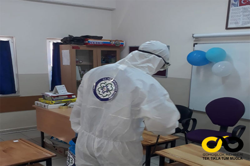 Muğla Büyükşehir Belediyesi okulları dezenfekte ediyor