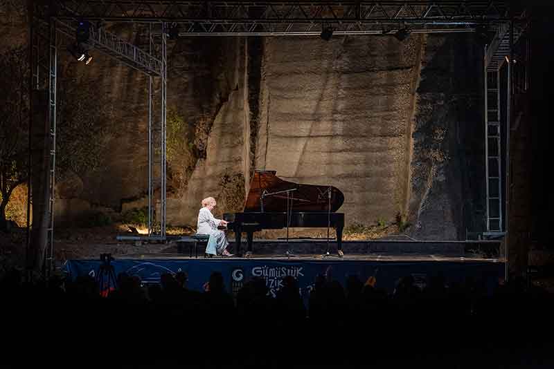 Gümüşlük Festivali Gülsin Onay konseriyle son buldu, 2025