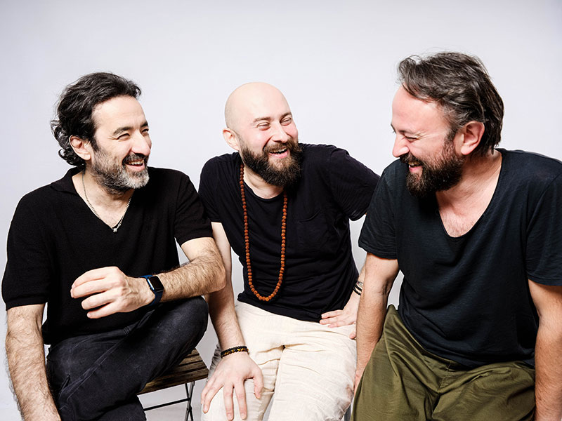 Üç, Volkan Öktem, Çağrı Sertel ve Alp Ersönmez - Temmuz 2025, Gümüşlük