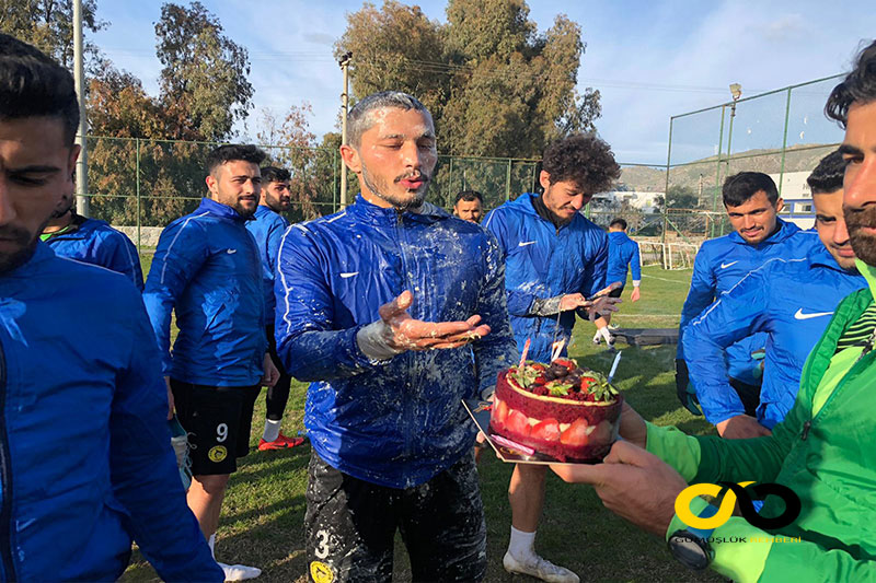 Gümüşlükspor'un golcüsü Yasin Memiş'e sürpriz doğum günü 2