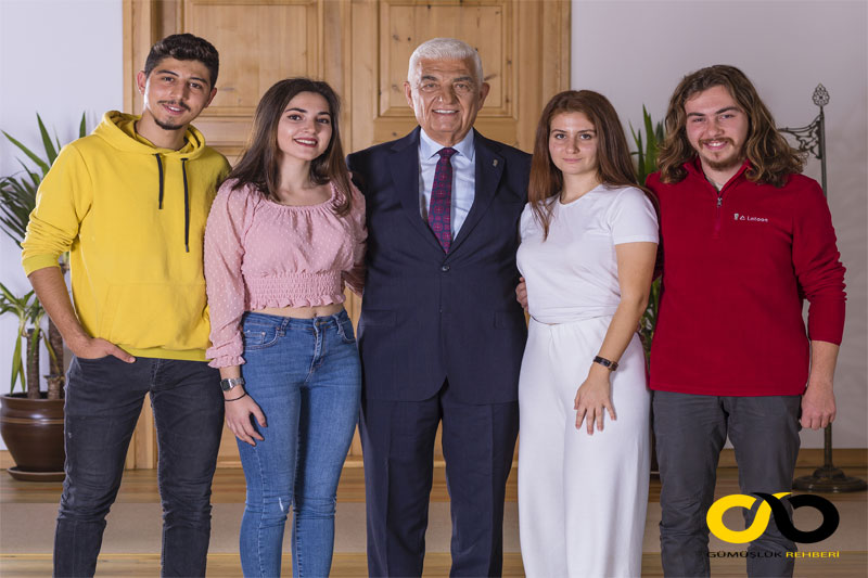 Muğla Büyükşehir Belediye Başkanı Dr. Osman Gürün öğrencilerle
