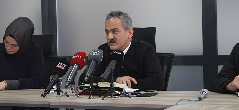 Millî Eğitim Bakanı Mahmut Özer, Malatya AFAD Koordinasyon Merkezi'nde yaptığı açıklama